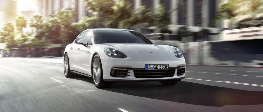  Porsche Panamera 4 E-Hybrid 2016 года  (фото 5 из 31)